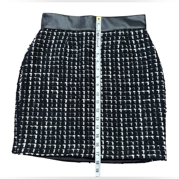 Marciano by Guess, Tweed & Faux Leather Mini Skirt, Size 4, Black, White - Picture 9 of 14